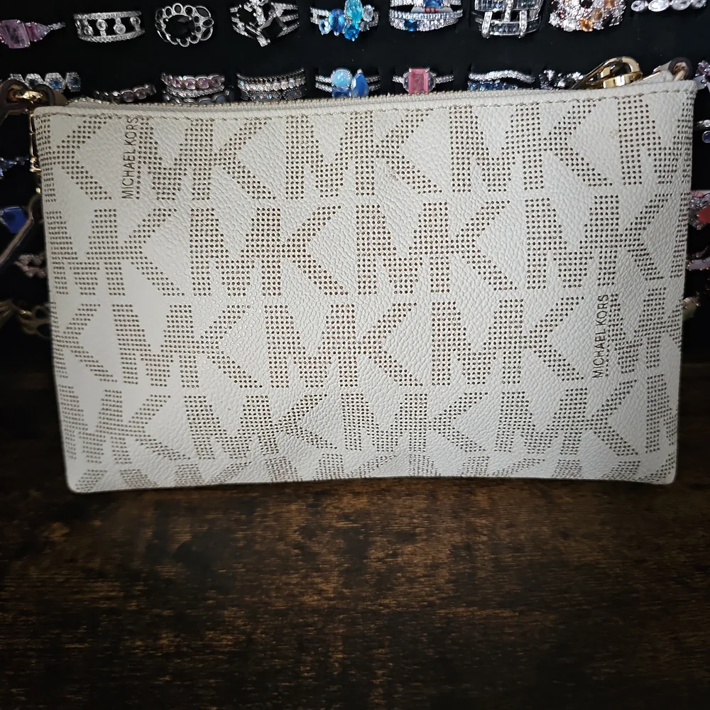Michael Kors reposhing this
